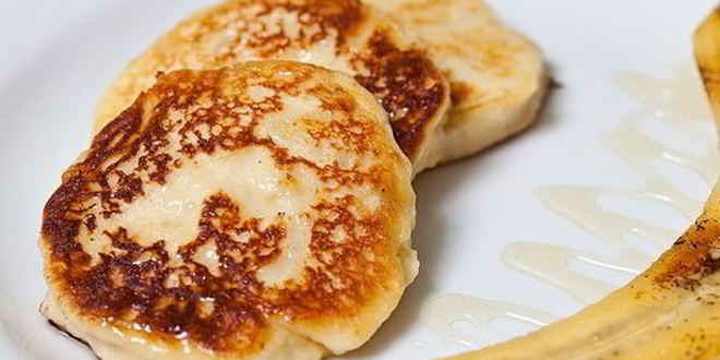 Рецепт простых сырников из творога с бананом