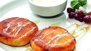 Рецепт Сырников с кленовым сиропом