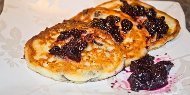 Рецепт сырников с клюквой и изюмом