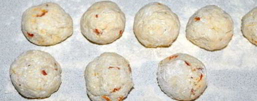 Шаг 2: сырников с курагой и орехами