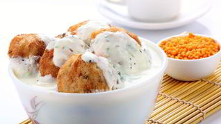 Рецепт Сырников с маково-сметанным соусом