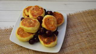 Рецепт Сырников с вишней