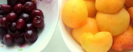 Шаг 2: творожника с абрикосами и вишней