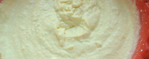 Шаг 3: творожника с абрикосами и вишней