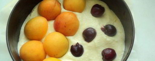 Шаг 4: творожника с абрикосами и вишней