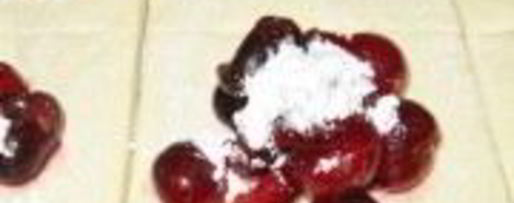 Шаг 2: слоеного теста с вишней