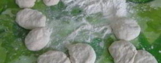 Шаг 1: теста для ватрушек с картошкой