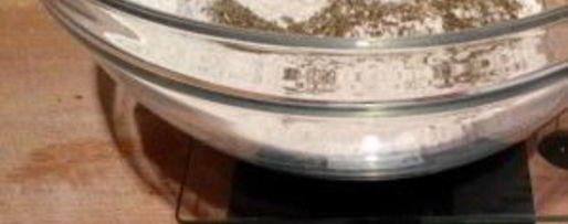 Шаг 2: тонкого теста для пиццы без дрожжей