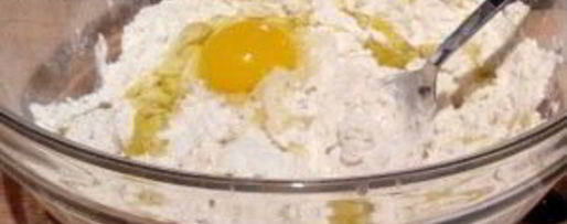 Шаг 3: тонкого теста для пиццы без дрожжей