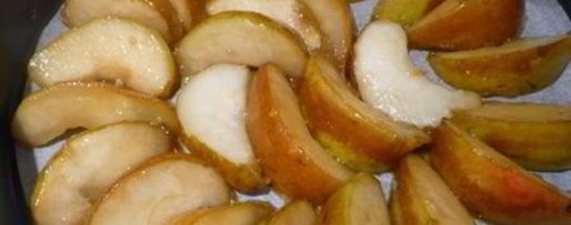 Шаг 9: грушева-имбирного торт с карамельным соусом