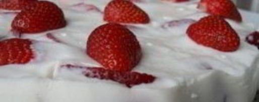 Шаг 6: клубнично-йогуртового торт