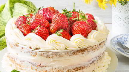 Рецепт Клубничного торта с двумя кремами