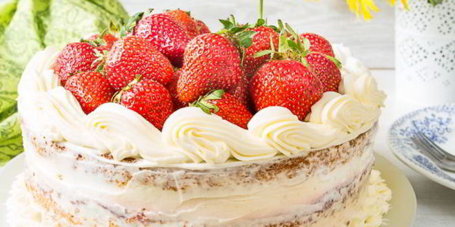 Рецепт клубничного торта с двумя кремами
