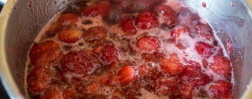 Шаг 9: клубничного торта с двумя кремами