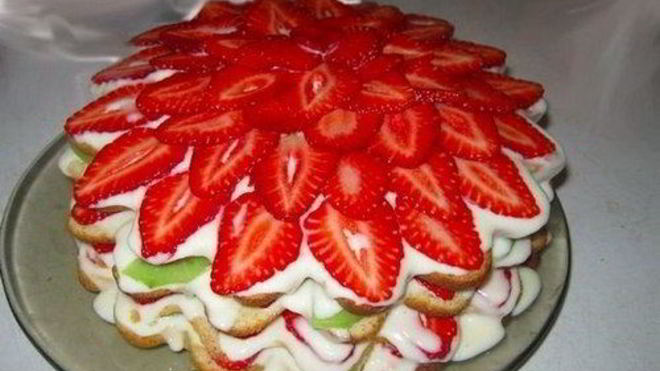 Рецепт Клубничного торта с воздушным сливочным кремом