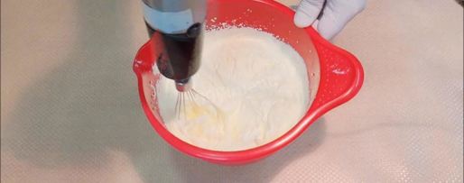 Шаг 2: торта черного принц со сметанным кремом и сливками