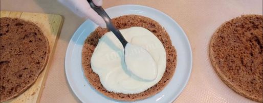 Шаг 3: торта черного принц со сметанным кремом и сливками