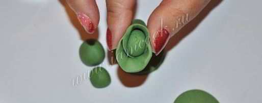 Шаг 8: торта из мастики огород