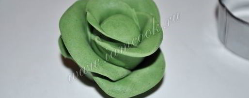 Шаг 9: торта из мастики огород