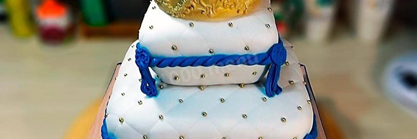 Рецепт Торта Подушка с короной из мастики