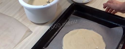 Шаг 34: торта подушка с короной из мастики