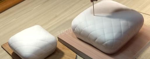 Шаг 52: торта подушка с короной из мастики