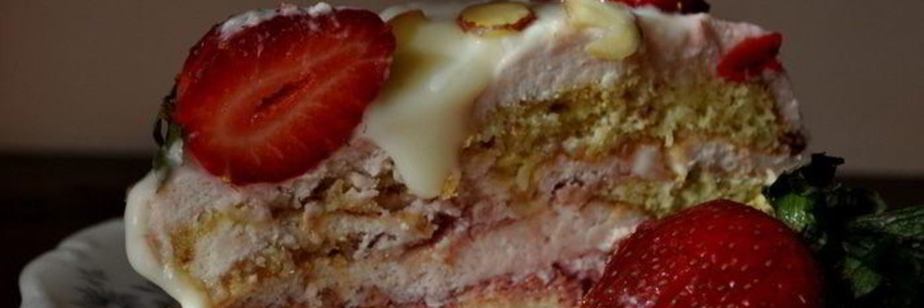 Рецепт Торта с клубничным муссом и белым шоколадом