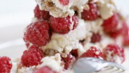 Рецепт Торта Семифредо с малиной и клубникой