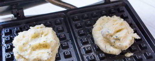 Шаг 2: картофельных вафель с сыром