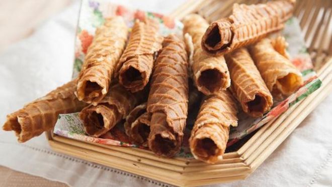 Рецепт Хрустящих вафельных трубочек по-домашнему