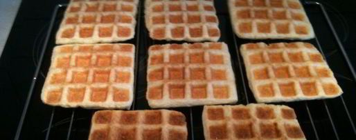 Шаг 11: слоеных вафель с карамельными яблоками