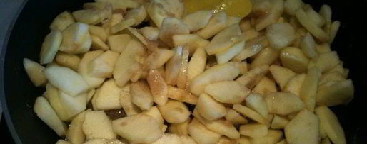 Шаг 5: слоеных вафель с карамельными яблоками