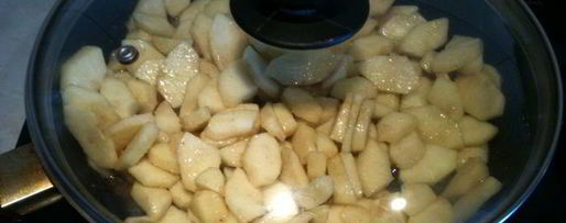 Шаг 6: слоеных вафель с карамельными яблоками