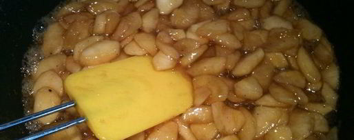 Шаг 7: слоеных вафель с карамельными яблоками