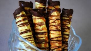 Рецепт Вафельных трубочек с вишней в шоколаде