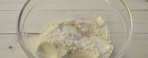 Шаг 1: вафель с сыром и зеленью