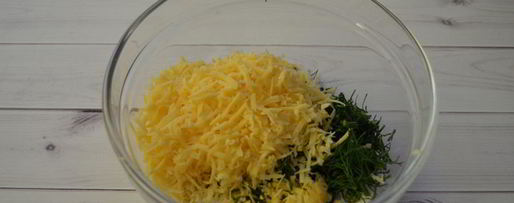 Шаг 2: вафель с сыром и зеленью