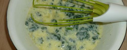 Шаг 1: вафель со шпинатом, сыром и семгой