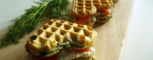 Шаг 4: вафель со шпинатом, сыром и семгой