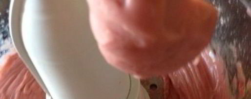 Шаг 4: клубничных профитролей с творожно-базиликовым кремом