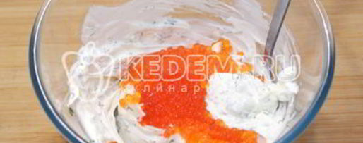 Шаг 8: профитролей с икрой и творожной начинкой