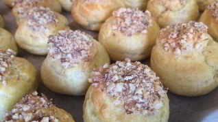 Рецепт Профитролей с кремом из вареной сгущенки