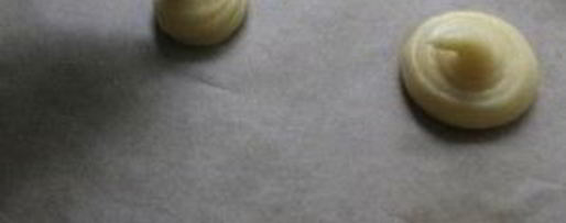 Шаг 2: профитролей с шоколадным соусом