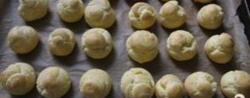 Шаг 5: профитролей с шоколадным соусом