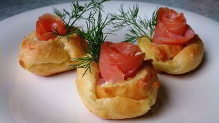 Рецепт Профитролей с творожным сыром и семгой