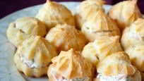 Рецепт Профитролей со сливочным сыром и лососем