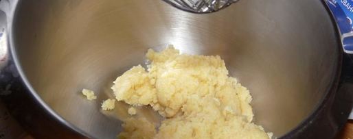 Шаг 1: торта башня из профитролей