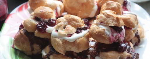 Шаг 10: торта из профитролей с вишней и шоколадом