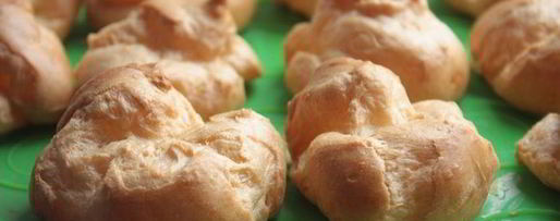 Шаг 6: торта из профитролей с вишней и шоколадом