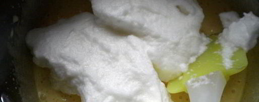 Шаг 2: торта с профитролями и хурмой